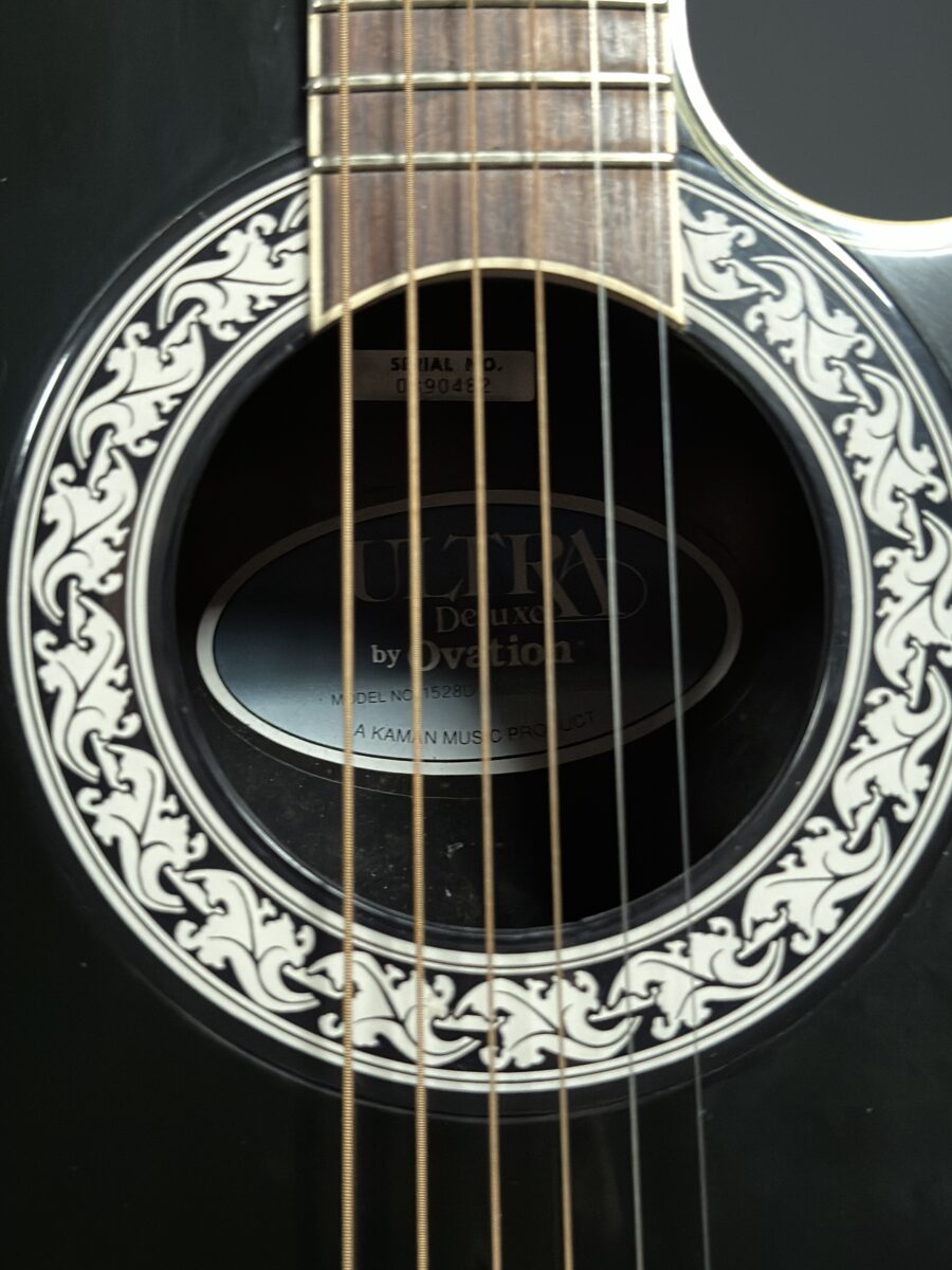 Ovation 1528D Ultra Deluxe