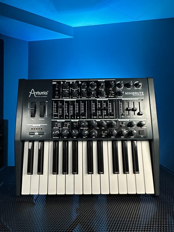 Arturia MiniBrute