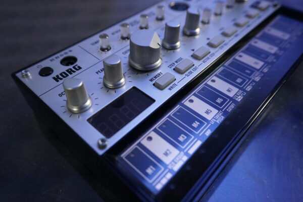 KORG VOLCA BASS KORG VOLCA BASS