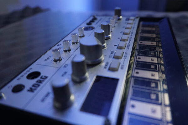 KORG VOLCA BASS KORG VOLCA BASS